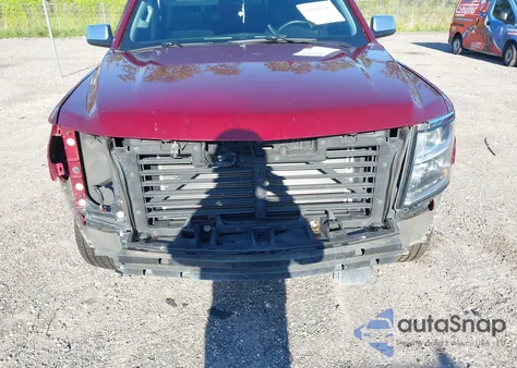 2018 Chevrolet Suburban Premier z USA, uszkodzony, nr VIN 1GNSCJKCXJR150912